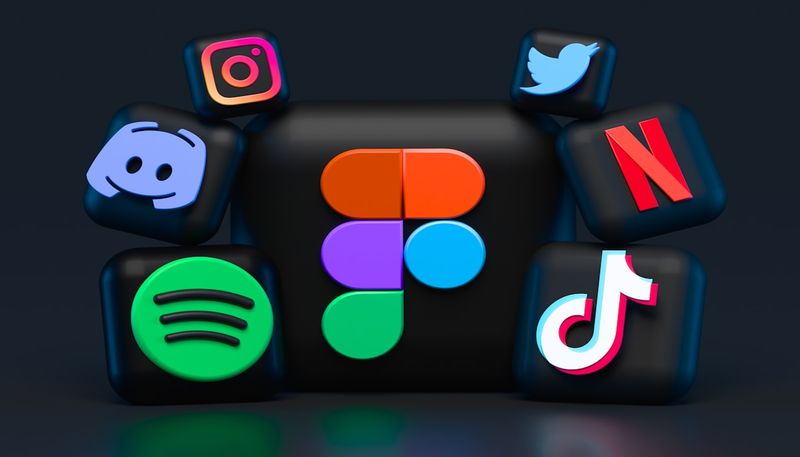immagine di un influencer locale che promuove un prodotto in modo autentico